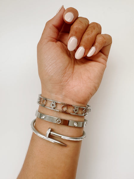 Lucille Silver Clover Bangle