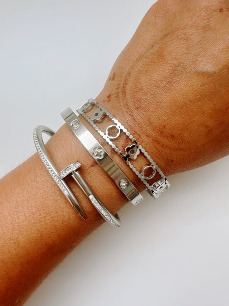 Lucille Silver Clover Bangle